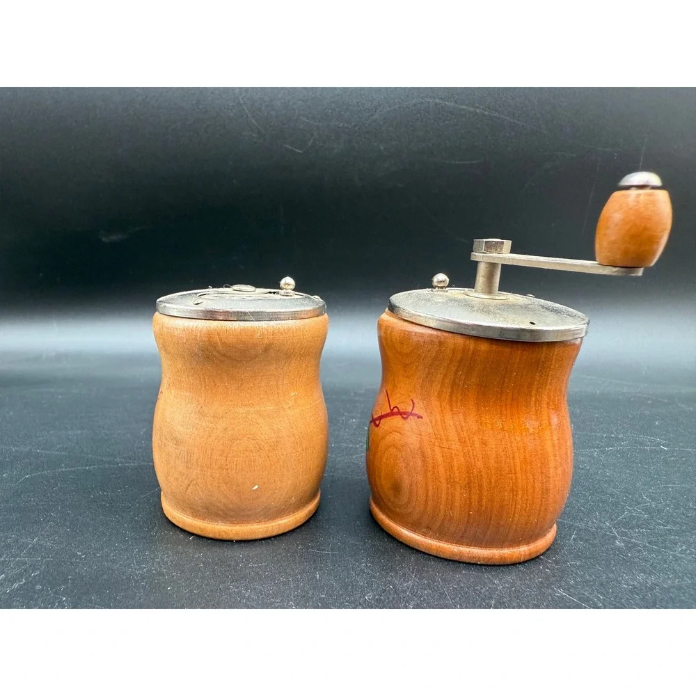 Vintage Skalny Japan‎ Wooden Pepper Grinder & Salt Shaker Ivy Leaf Design